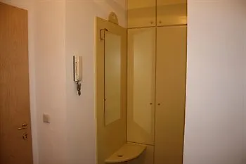 Checkvienna - Apartment Rentals Vienna 0*,